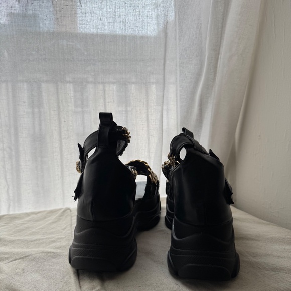 Azalea Wang Black and Gold Sandals - Picture 6 of 9